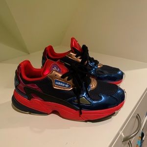 Gently used torsions with metallic detailing!